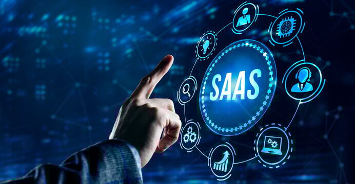 O modelo de Software como Serviço (SaaS), com sistemas baseados em nuvem, tem revolucionado a maneira como empresas de todos os portes gerenciam suas operações. Essa abordagem moderna oferece ferramentas flexíveis, escaláveis e econômicas que atendem às necessidades dinâmicas do mercado.