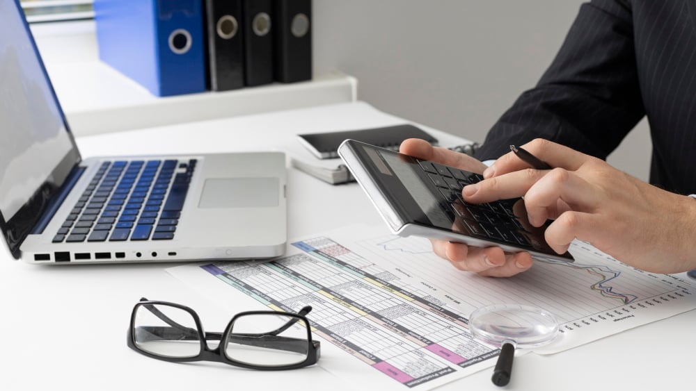 O cálculo do absenteísmo é essencial para monitorar de perto a produtividade e a saúde da sua equipe, verificar se o headcount (número de funcionários) está adequado às demandas e até investigar o nível de satisfação dos colaboradores.