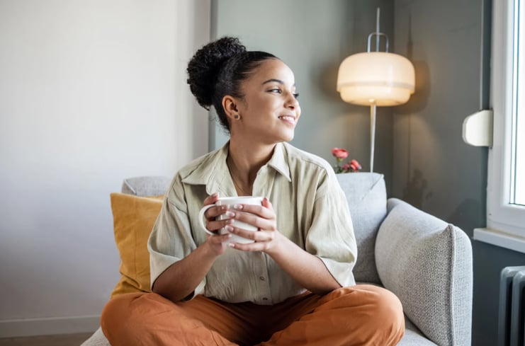 Uma pessoa com boa saúde mental não é aquela que nunca sente tristeza, ansiedade ou estresse, mas sim aquela que consegue administrar essas emoções e seguir sua rotina de maneira produtiva e satisfatória.