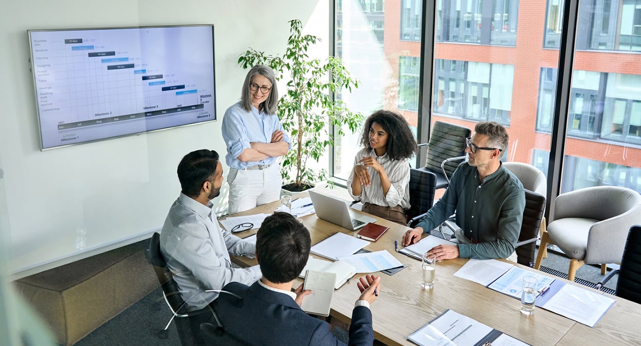 O investimento em programas de saúde corporativa tornou-se cada vez mais estratégico para empresas que desejam não apenas elevar a produtividade, mas também reduzir o absenteísmo e promover o bem-estar dos colaboradores. Afinal, equipes saudáveis são mais engajadas, satisfeitas e propensas a contribuir para o crescimento organizacional.